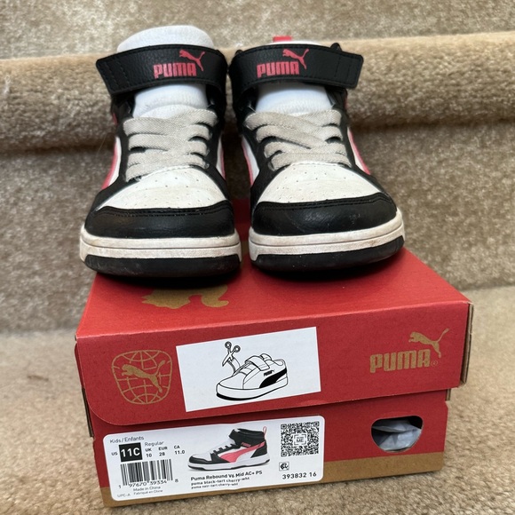 Puma Youth Boys' Rebound V6 Mid AC Basketball Shoe - Picture 2 of 3